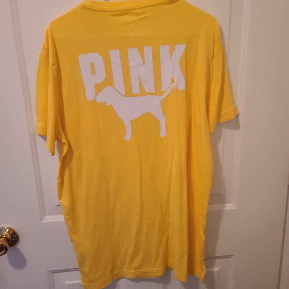 Victoria secret campus tee size large/Xtra large.